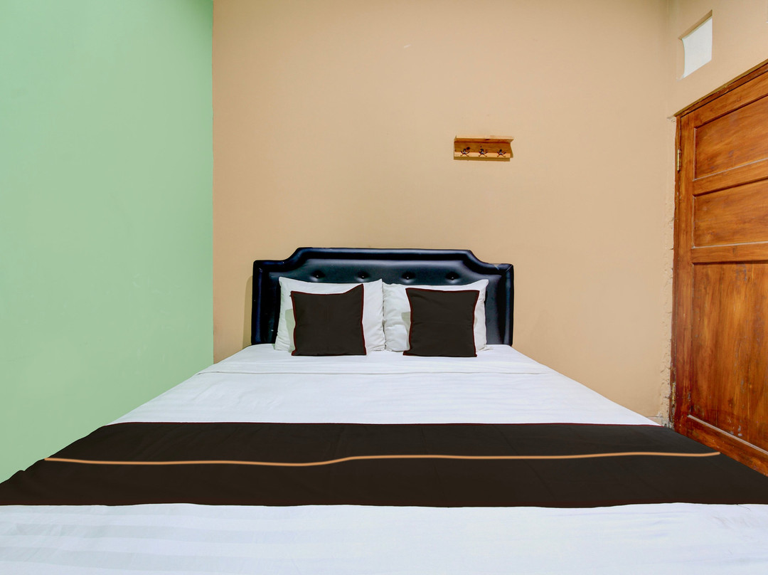 OYO 94851 Watulumpang 1 Guest House