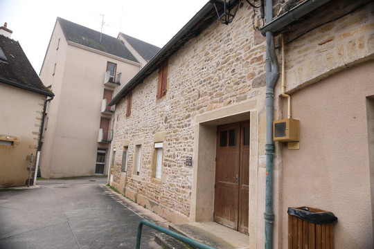 Cour Vachet-Buxy必去景点