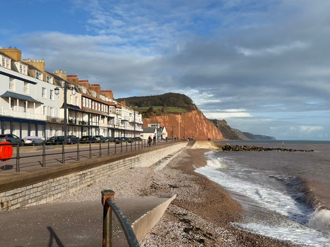 猎人月亮酒店主图