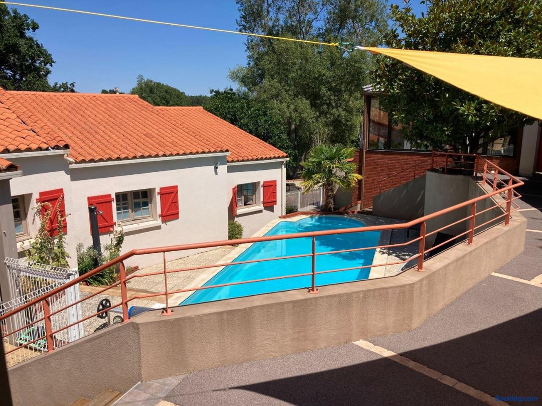 Le Patio De La Madone