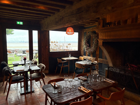 舍内尔酒店主图