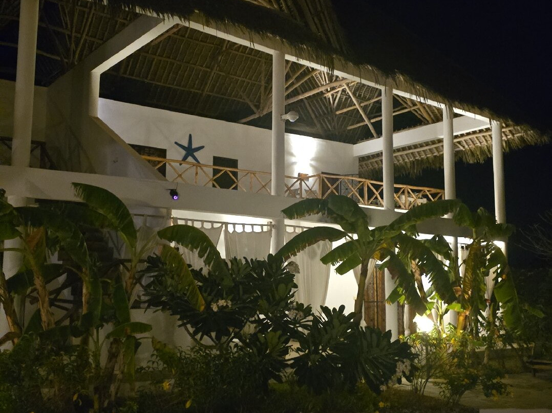 拉飞奇村酒店主图