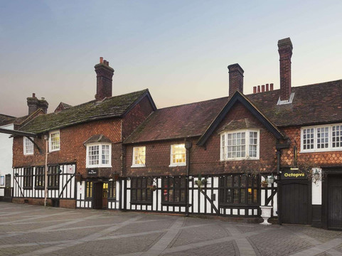 克劳利盖特威克温德姆华美达酒店