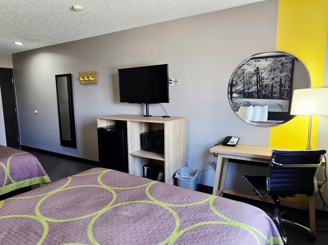 尚佩恩温德姆速8酒店主图