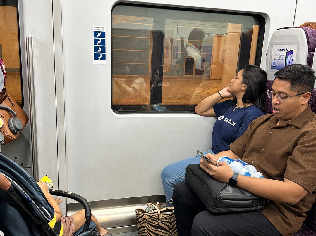 吉隆坡机场快铁-吉隆坡必去景点