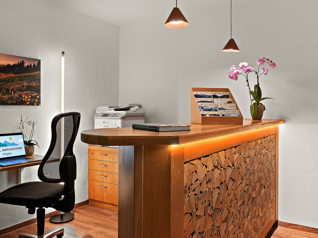 阳光因贝格博加思索夫酒店主图