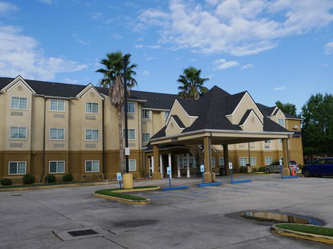 霍马麦客达套房酒店主图