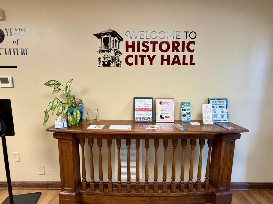 1911 Historic City Hall Arts & Cultural Center-莱克查尔斯必去景点