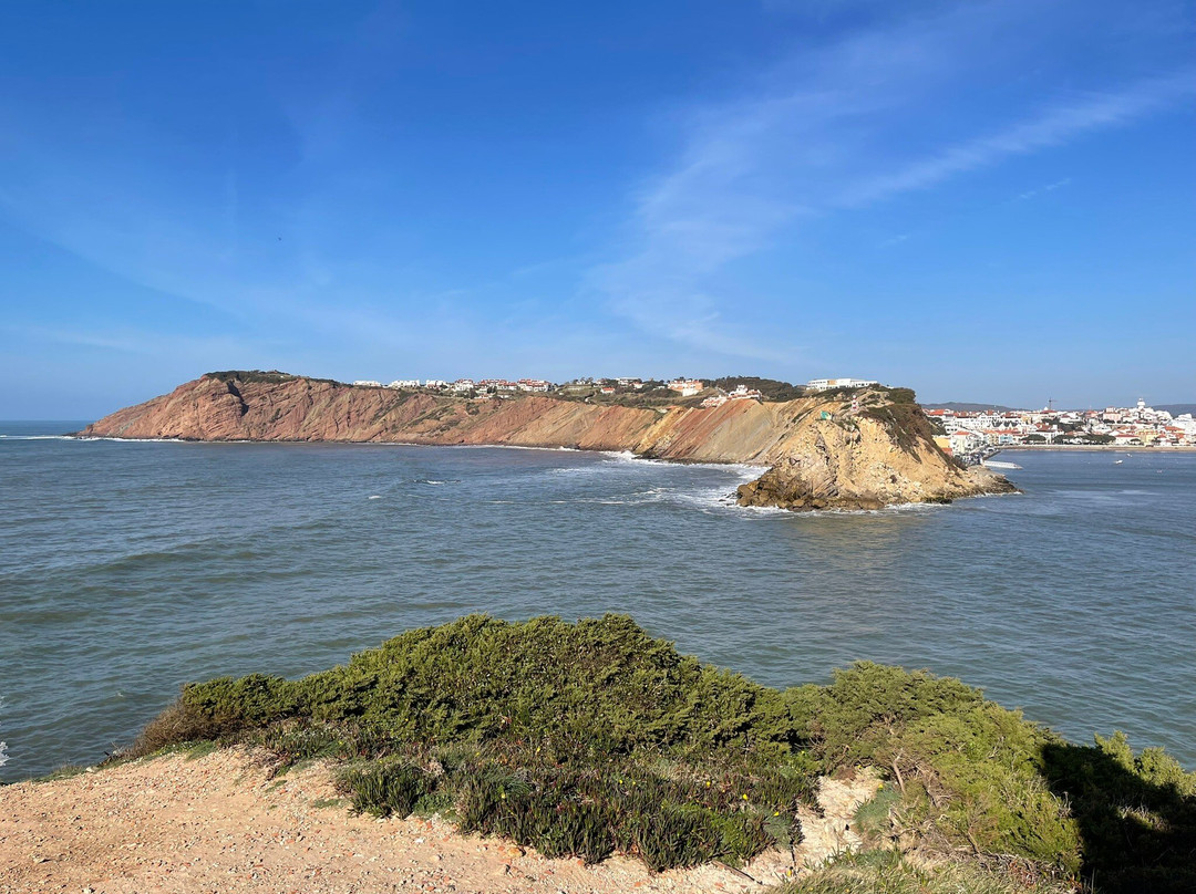 Ruinas da Capela de Santana-Sao Martinho do Porto必去景点