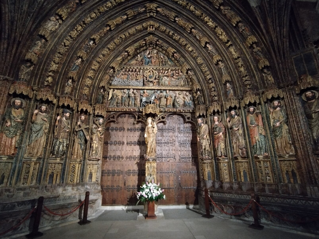 Iglesia Santa Maria la Mayor-艾斯卡拉伊必去景点