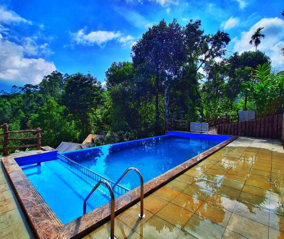 Iceberg Hill View Resort