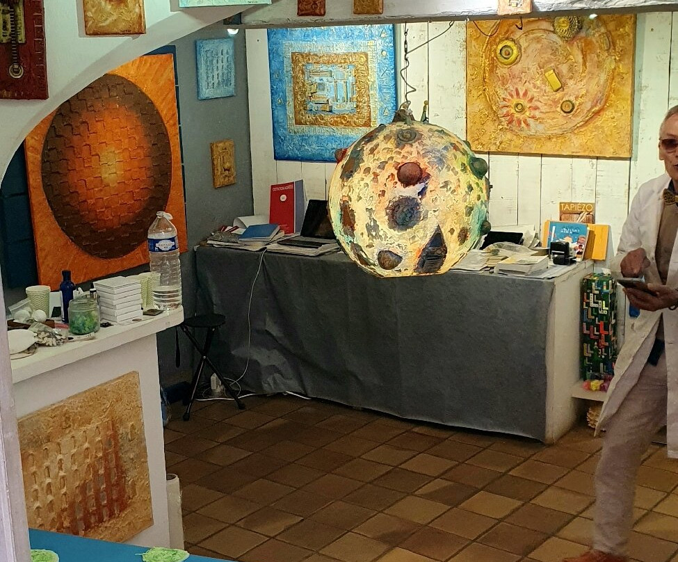 Art Gallery Contemporary Tapiézo-Roussillon必去景点