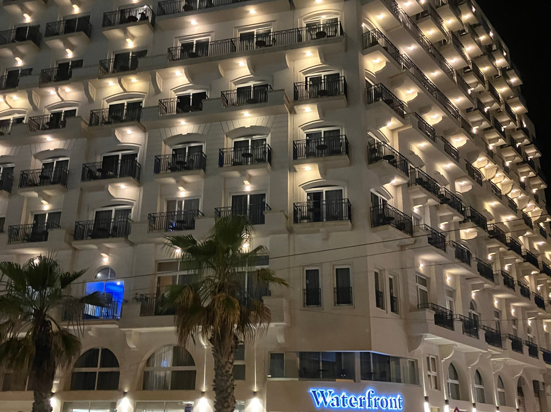 海滨酒店主图