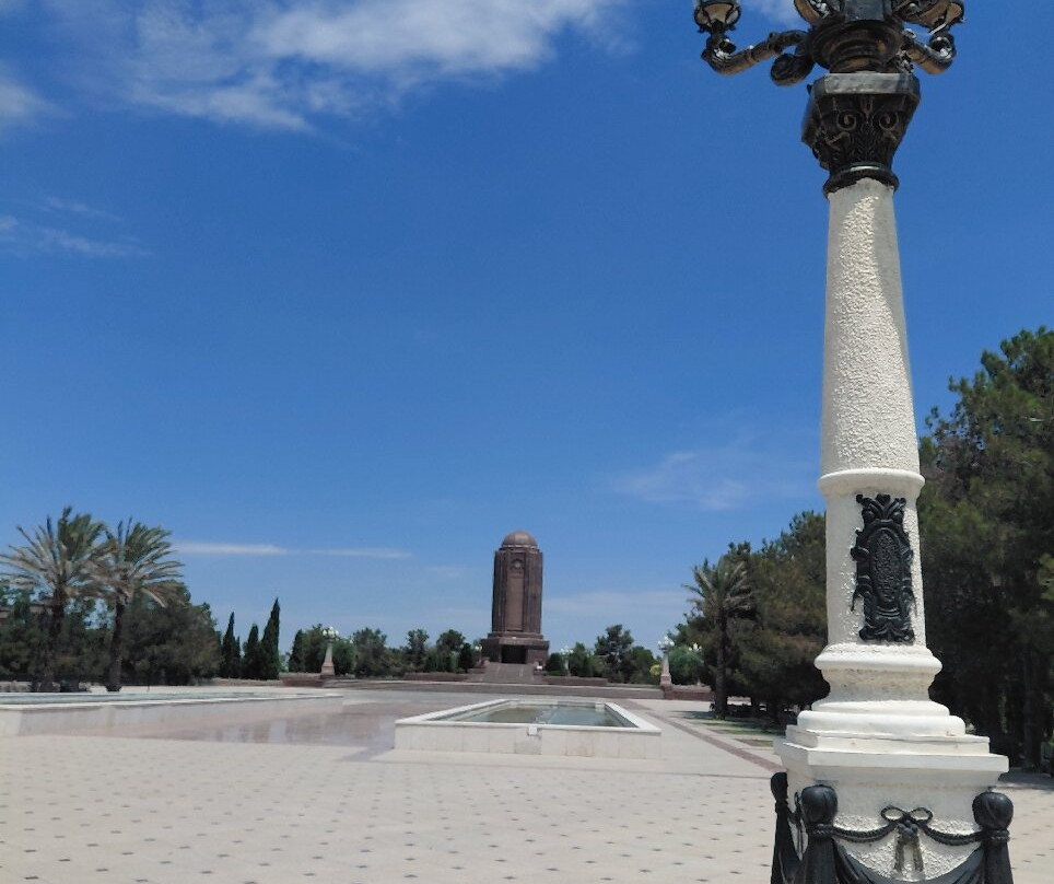 Nizami Ganjavi Mausoleum-占贾必去景点