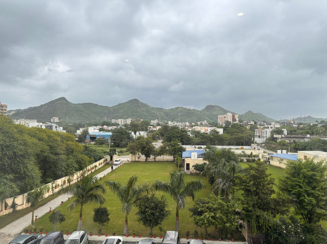 Khumani by Hills N Dunes Hotels Pvt Ltd主图