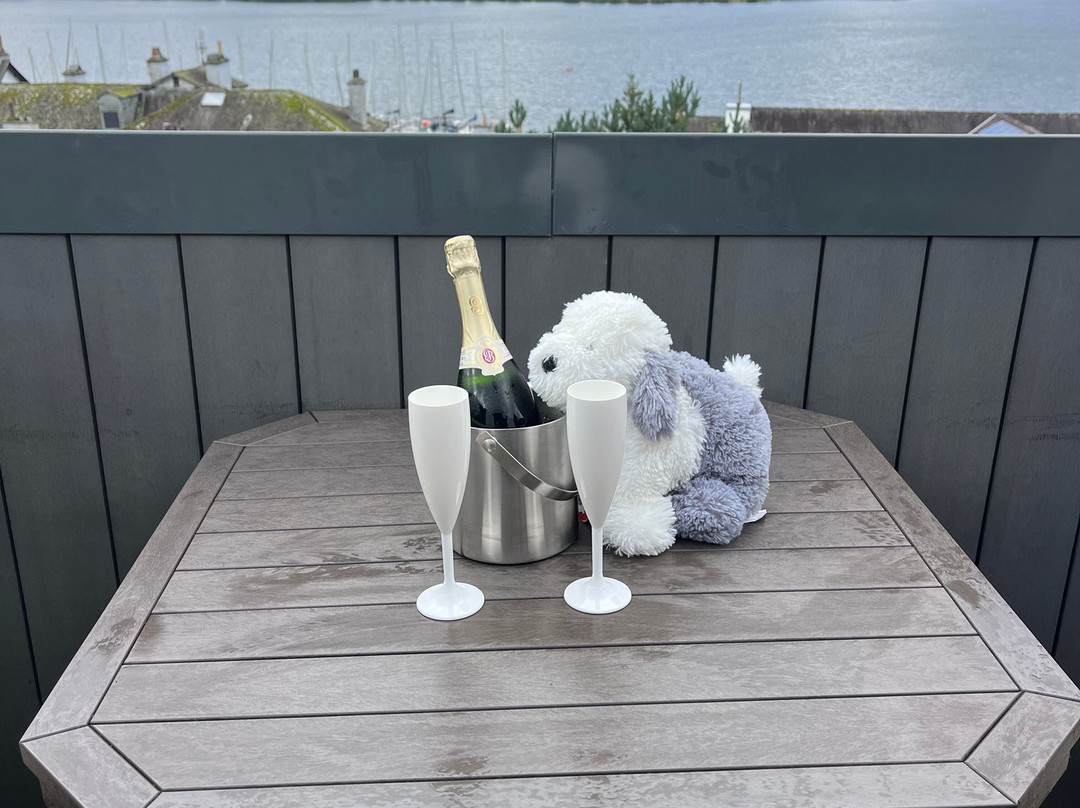 低林海湾酒店主图