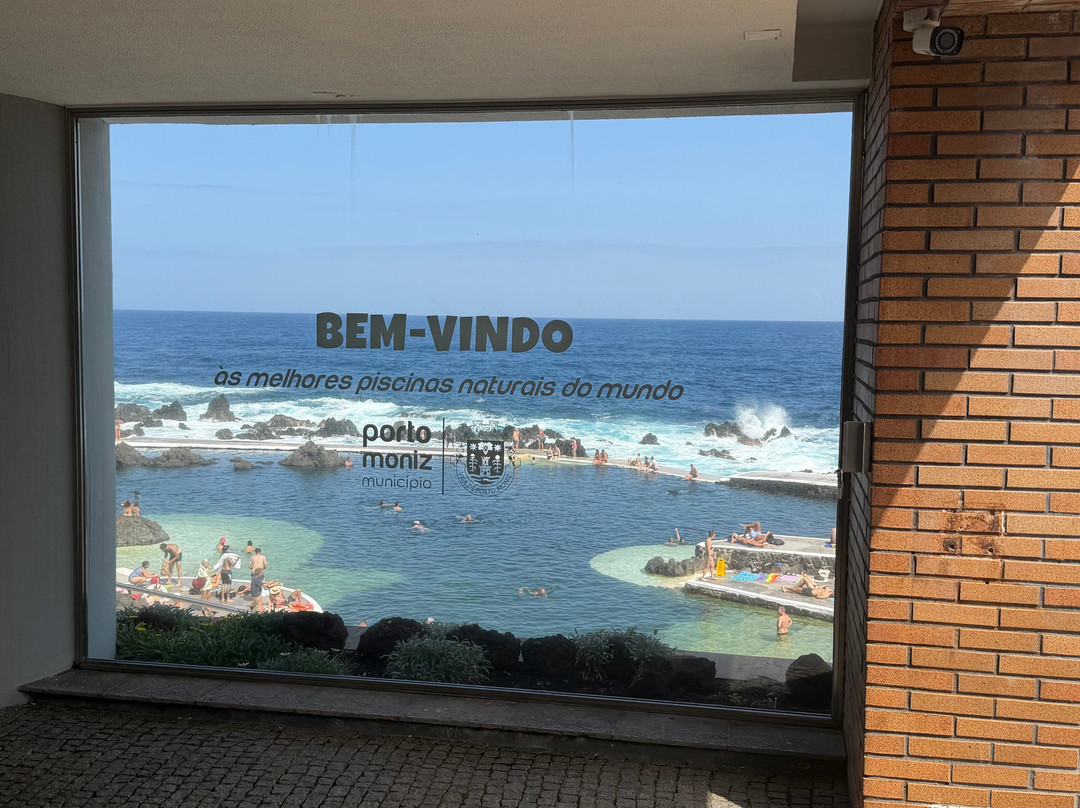 Porto Moniz Natural Swimming Pools-莫尼什港必去景点
