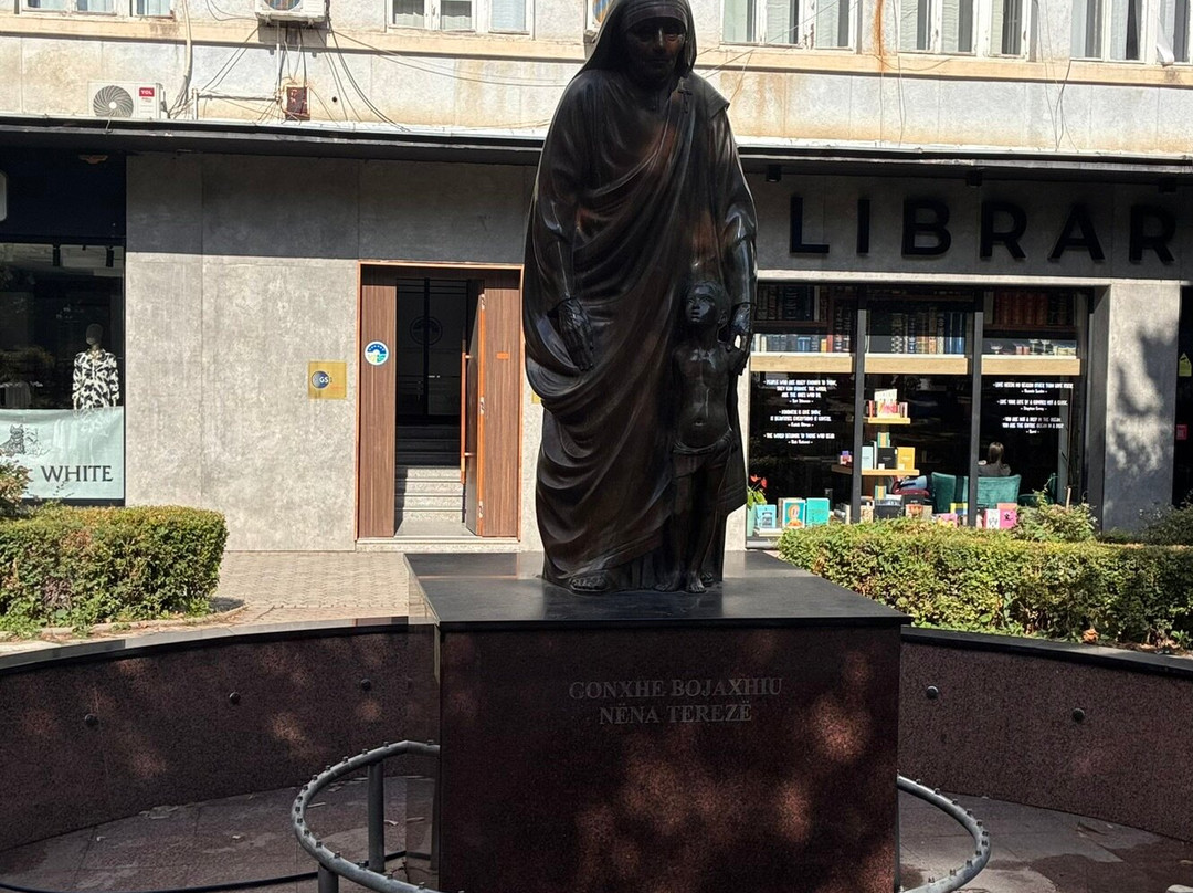 Statue of Mother Tereza-普里什蒂纳必去景点