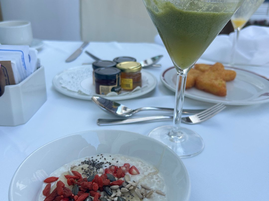 Constantinou Bros Pioneer Beach Hotel主图