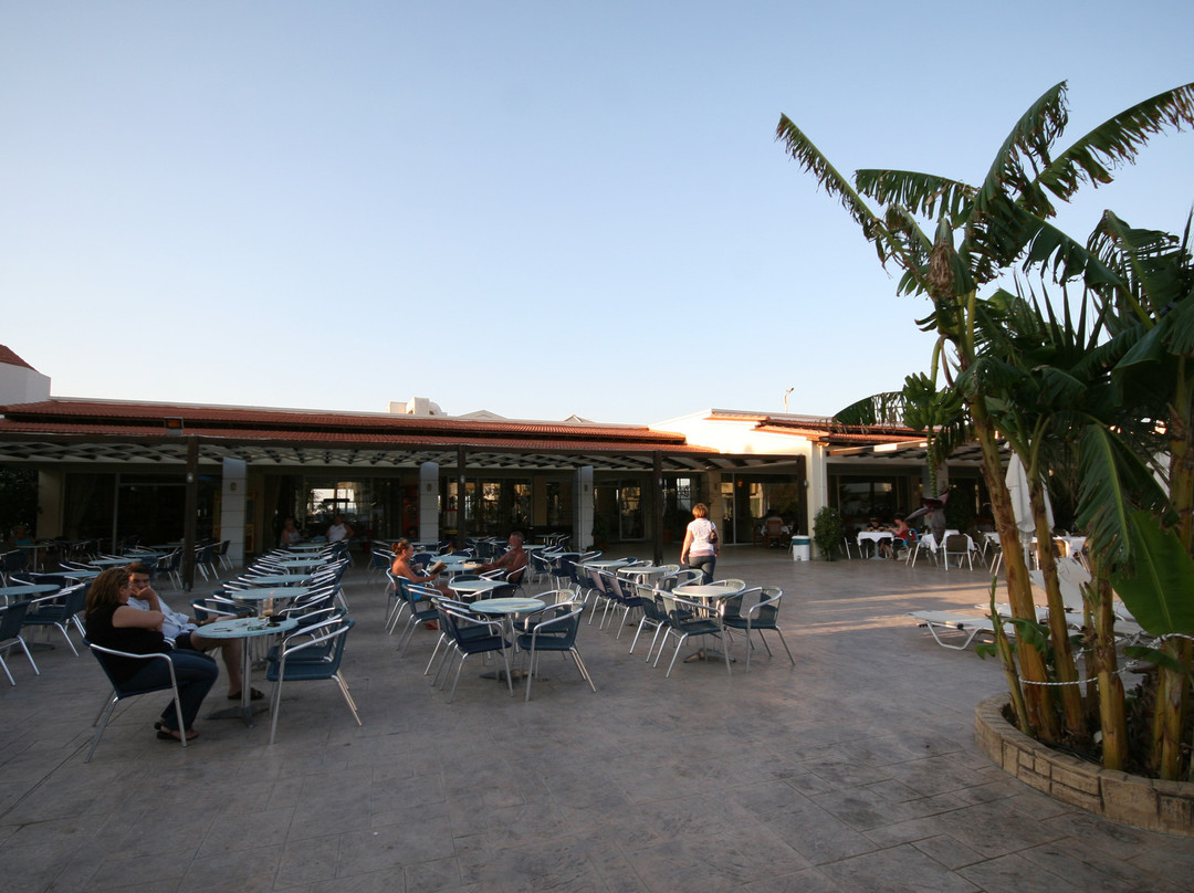 Zorbas Beach Hotel