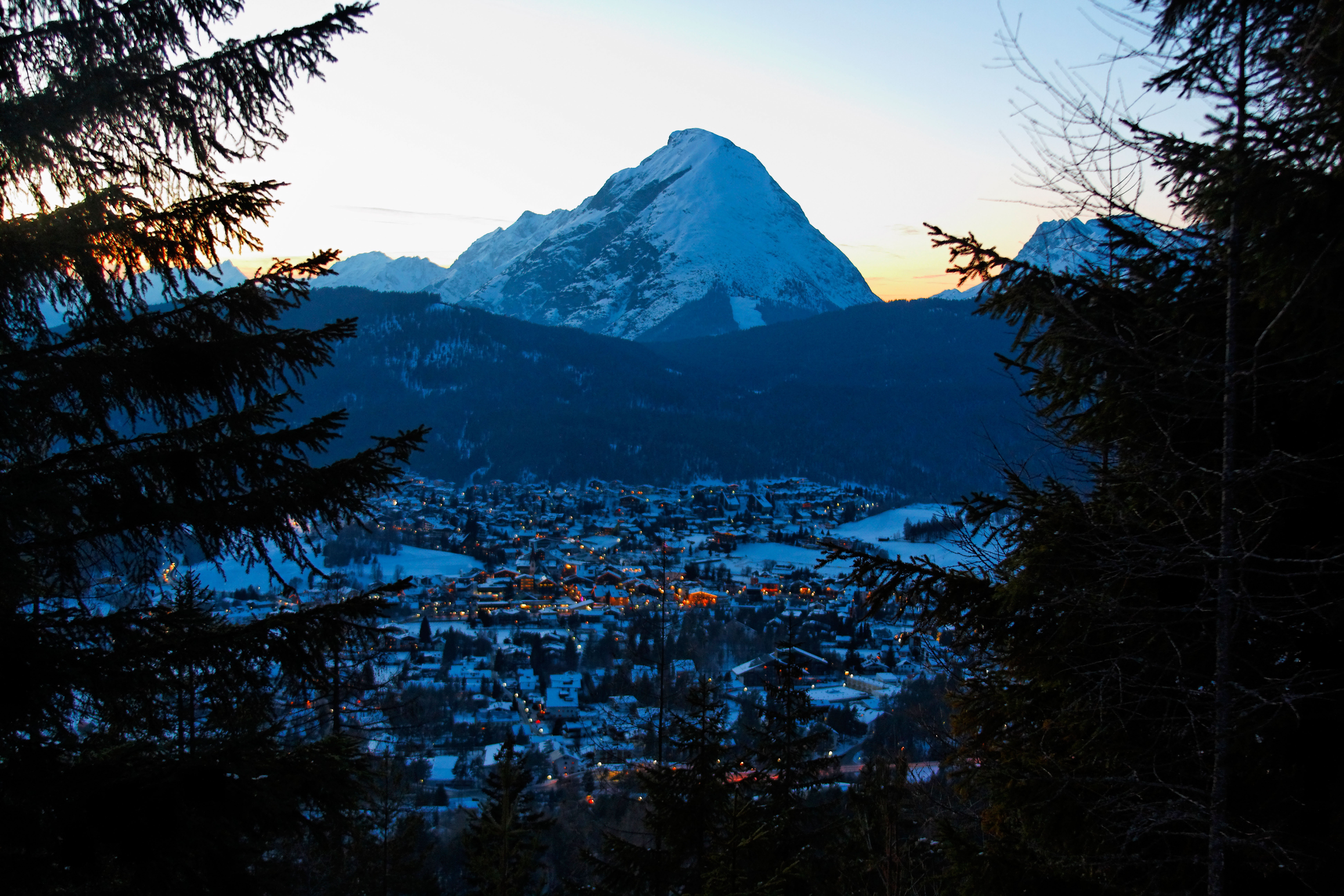 Mountains Hotel-官方