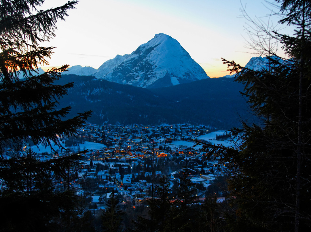 Mountains Hotel主图