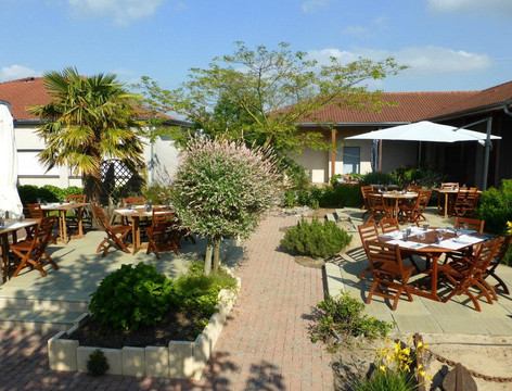 Saint-Macaire-en-Mauges酒店住宿-The Originals City Le Logis D'Elbée, Beaupréau