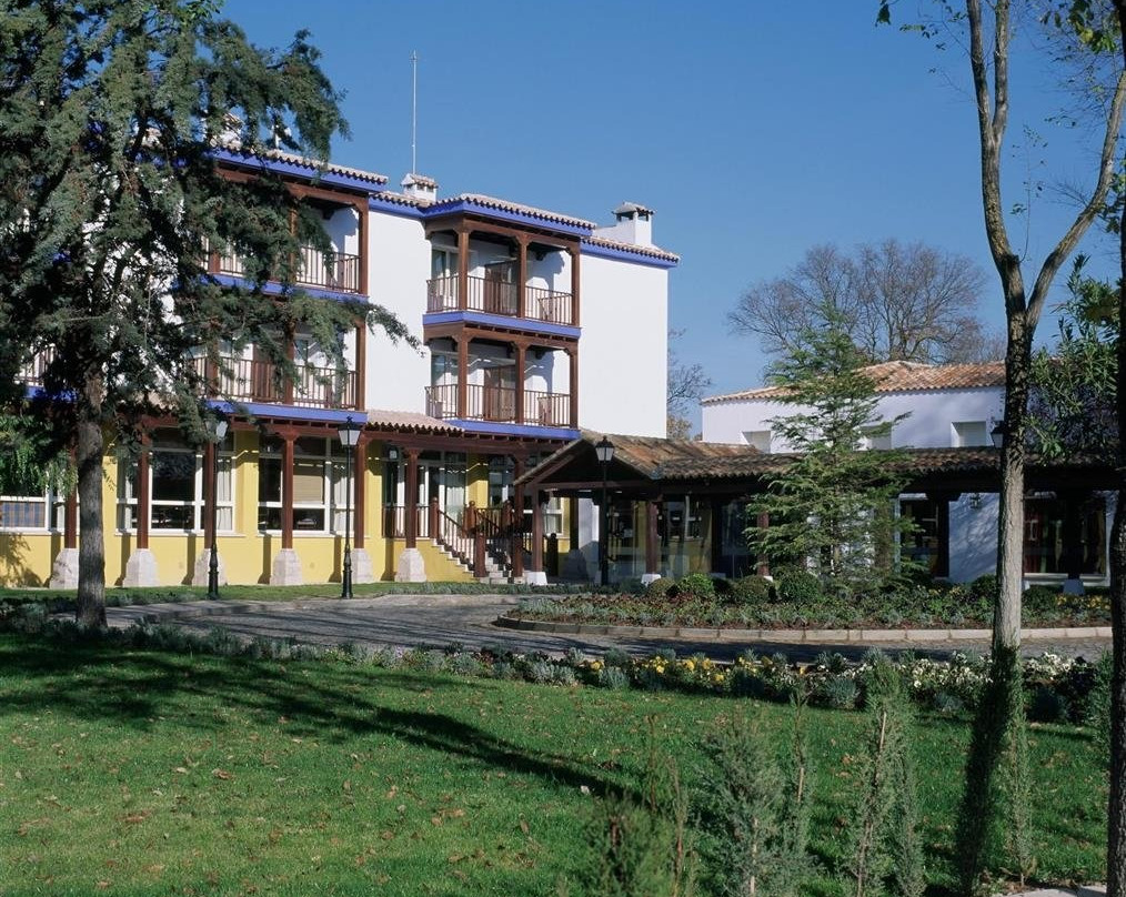 曼萨纳雷斯旅馆主图