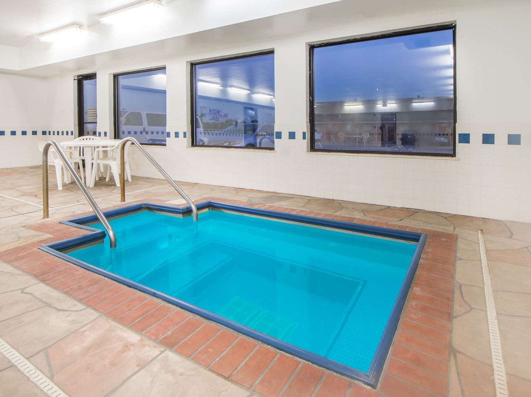 Super 8 by Wyndham Big Cabin/Vinita Area主图