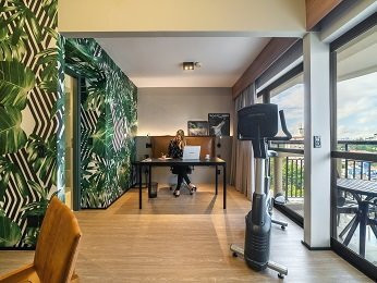 宜必思尚品库里提巴机场主图