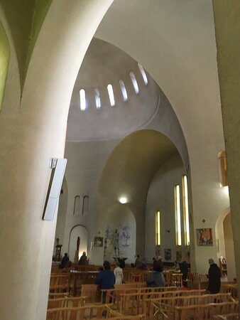 Sainte-Jeanne-de-Chantal Church景点图片