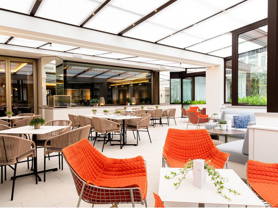 Longitude 12 Bistrot & Jardin