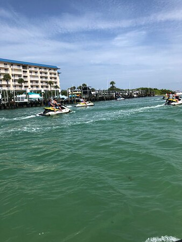 Mid Island Water Sports-迈尔斯堡海滩必去景点