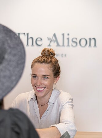 The Alison Randwick主图