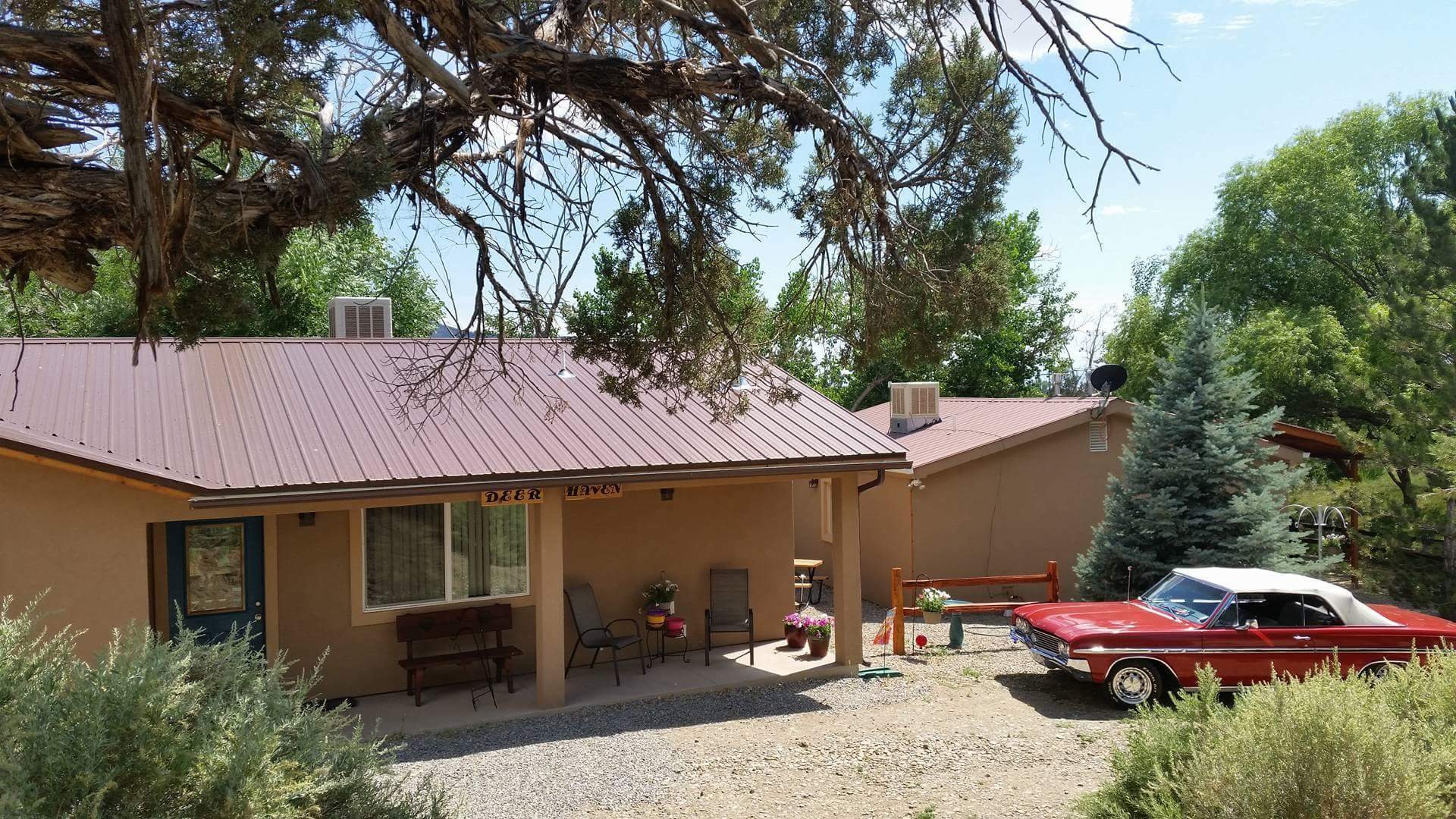 Grizzly Roadhouse Bed & Breakfast-官方