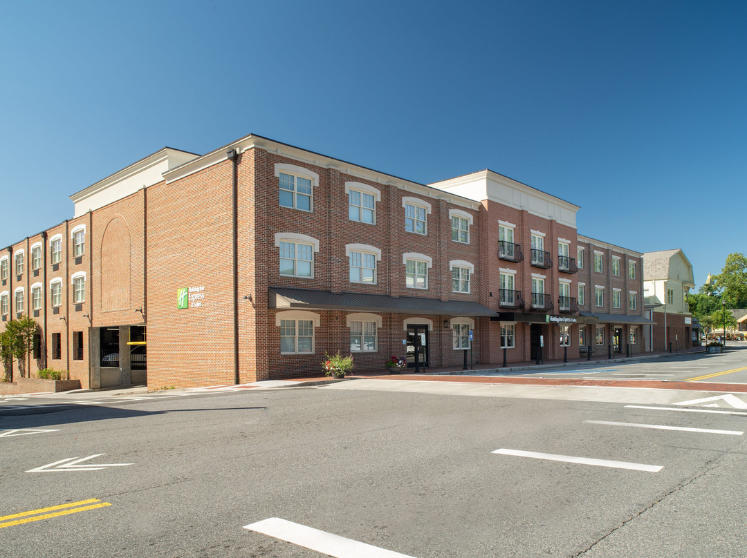 Holiday Inn Express & Suites Dahlonega - University Area by IHG