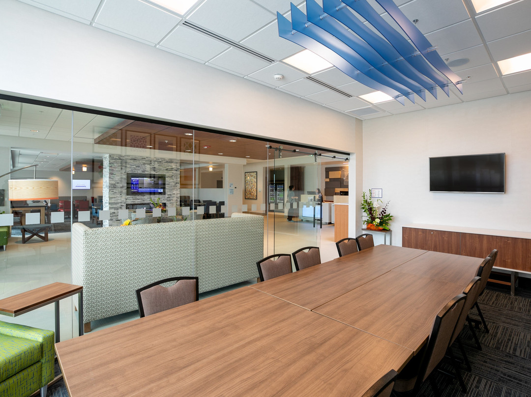 Holiday Inn Express Lethbridge Southeast by IHG主图