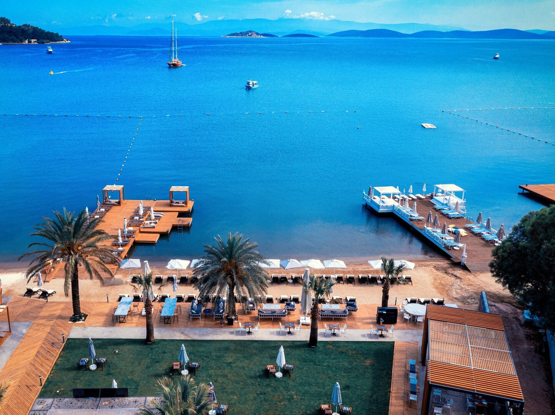 Moyo Luxury Boutique Hotel & Beach