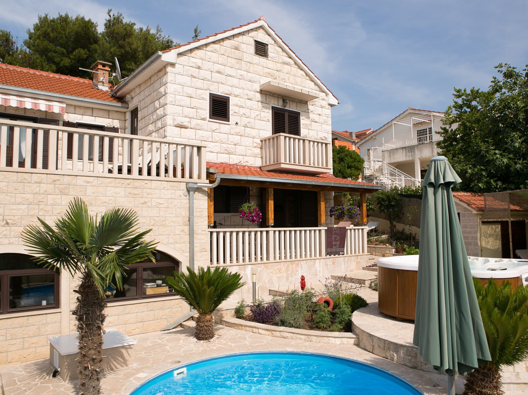 Apartments " Happy Villa "