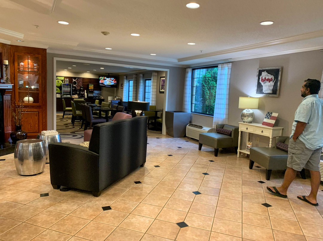 La Quinta Inn & Suites by Wyndham Milwaukee Delafield主图