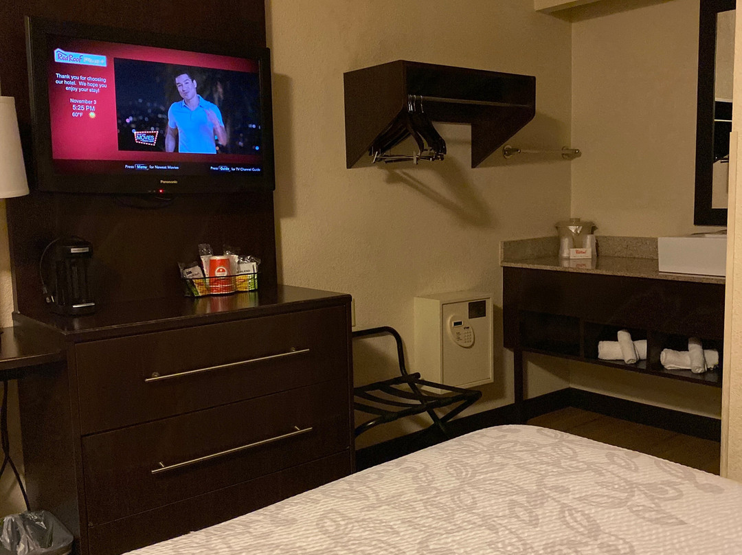 Red Roof Plus+ Chicago Naperville主图