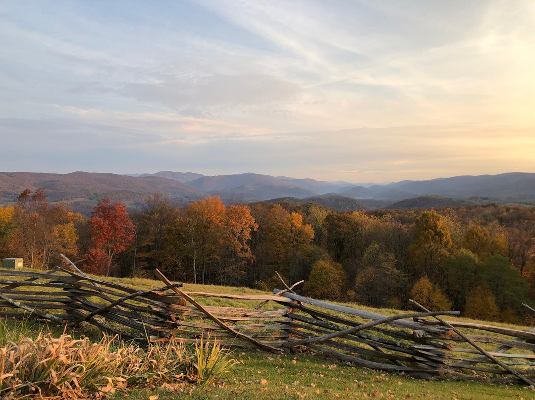 Laurel Point Retreat主图