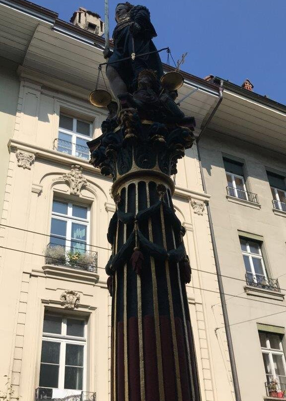 Gerechtigkeitsbrunnen景点图片