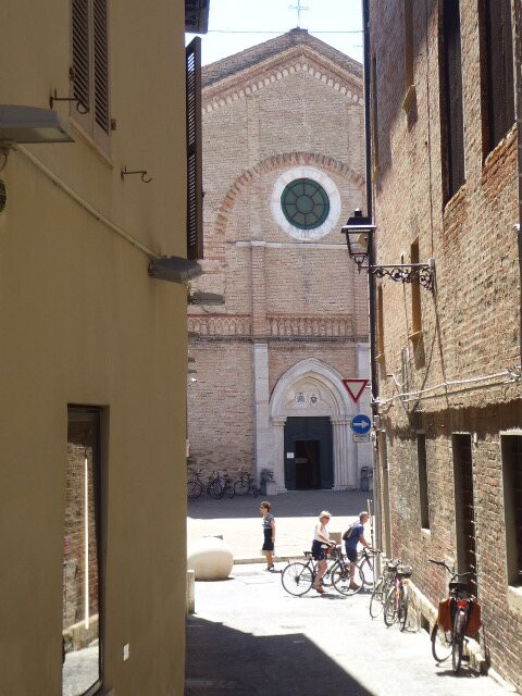 Cattedrale di Santa Maria Assunta-佩萨罗必去景点