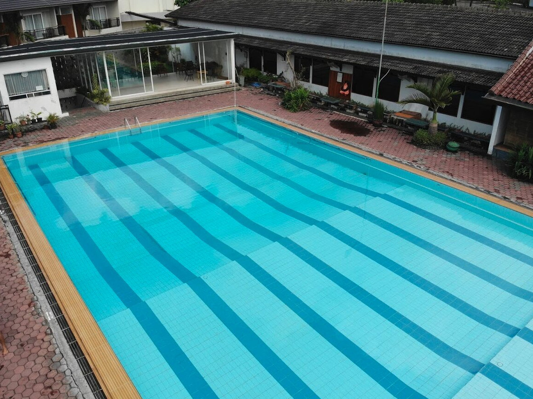 Front One Resort Magelang主图
