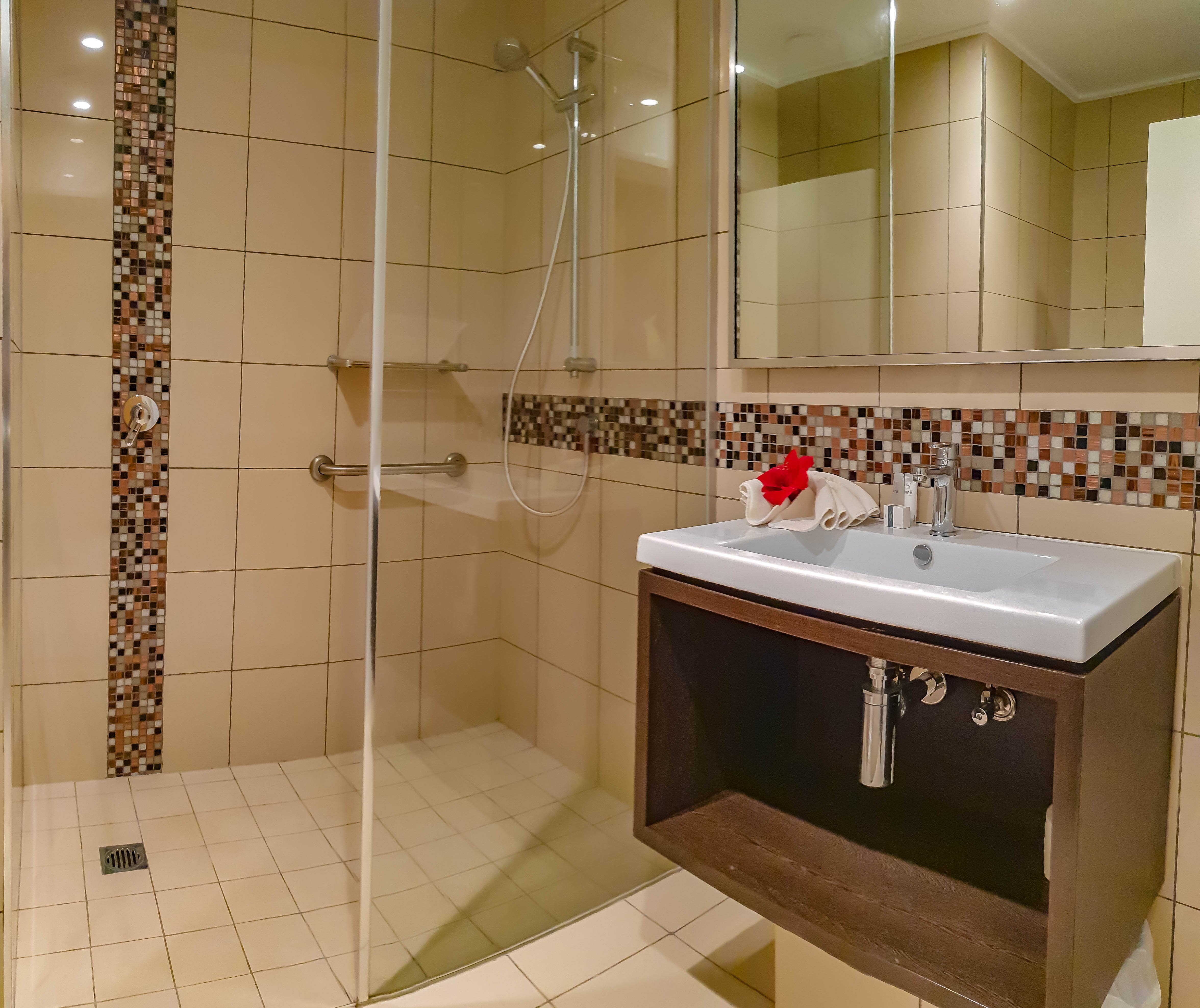 Highlander Hotel & Apartments-官方