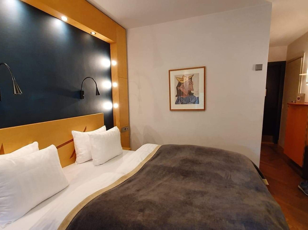 伦迪亚酒店主图