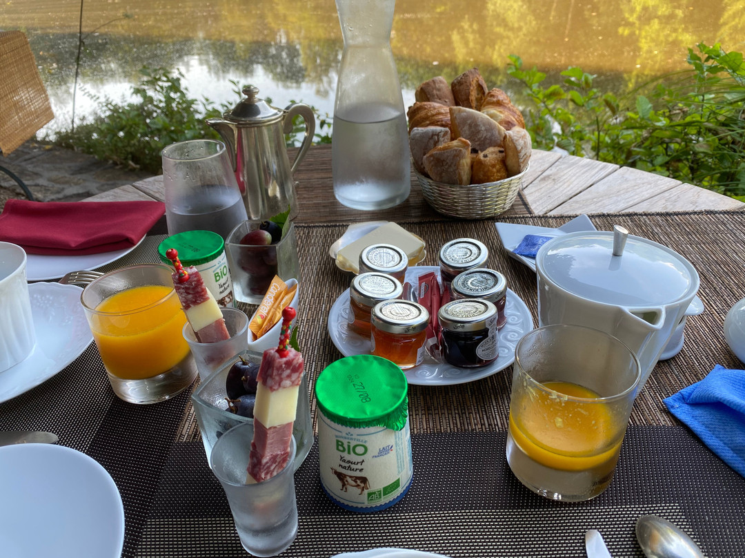 Au Moulin De La Gorce主图