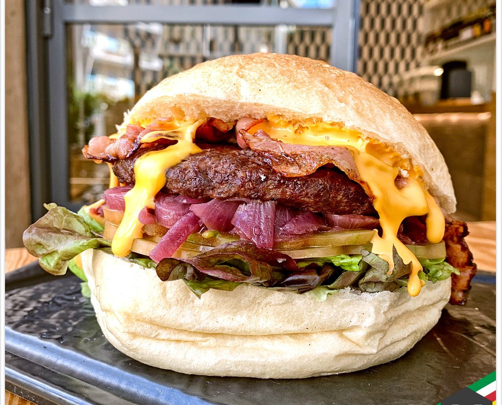 Mariano's Hamburgeria & Vineria