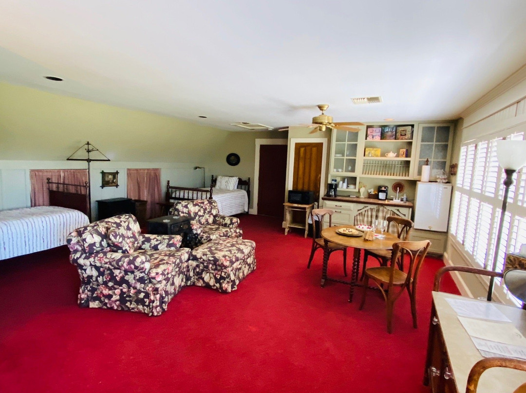 Wellspring Retreat Bed & Breakfast Round Top主图